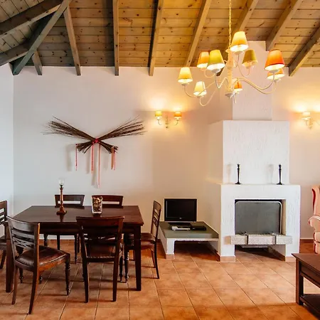 Apelon Tiritas Villa *