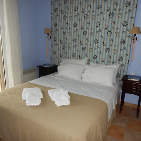 别墅 Apelon Tiritas *