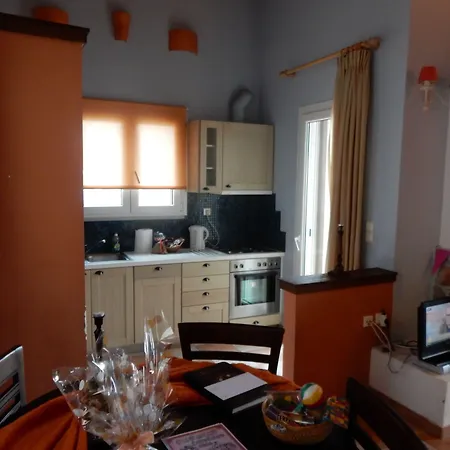 Apelon Tiritas Willa Leonídion