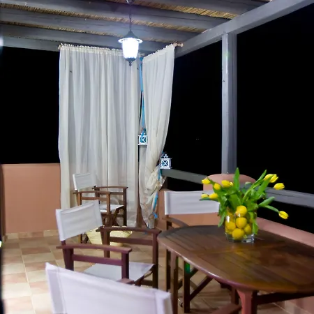 别墅 Apelon Tiritas *