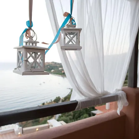 别墅 Apelon Tiritas *