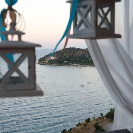 Apelon Tiritas Villa