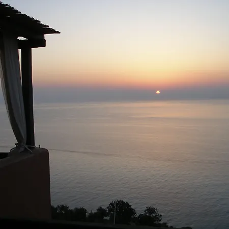 别墅 Apelon Tiritas *