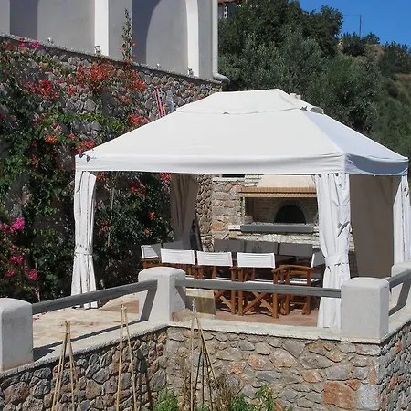 Villa Apelon Tiritas *