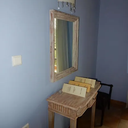 Apelon Tiritas Villa