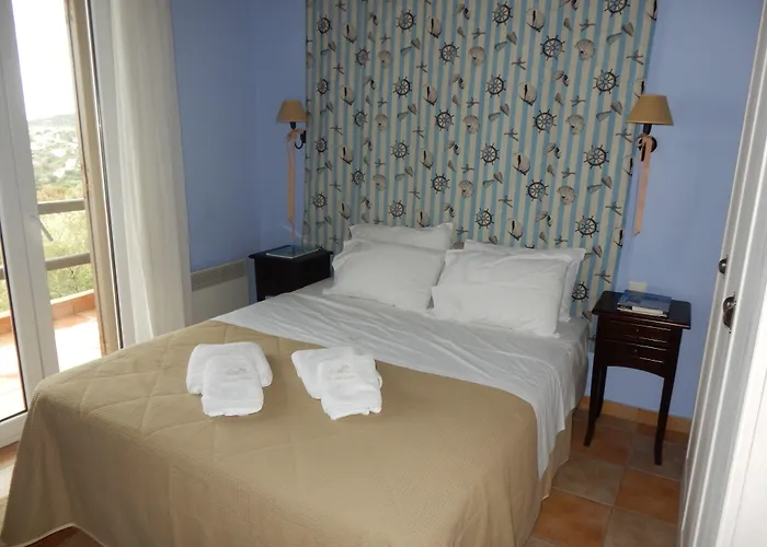 Villa Apelon Tiritas *