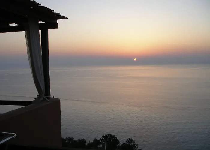 Villa Apelon Tiritas *